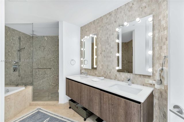 68 SE 6th Street 1611, Miami, FL 33131