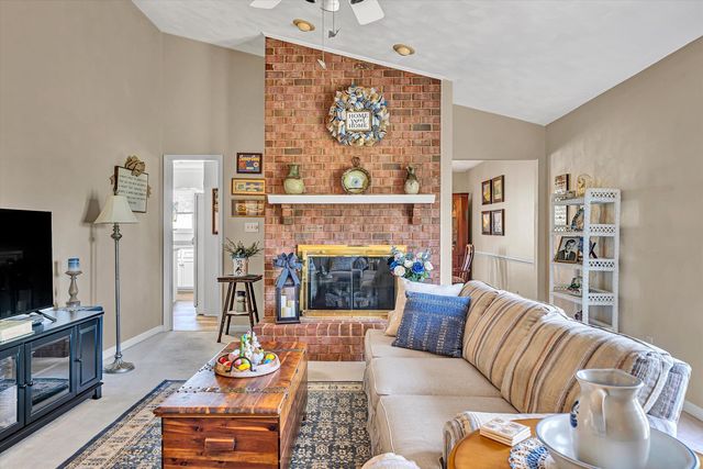 103 April LN, Vinton, VA 24179