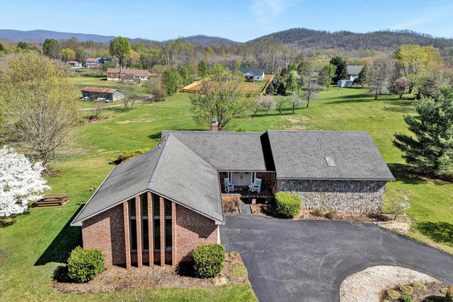 103 April LN, Vinton, VA 24179