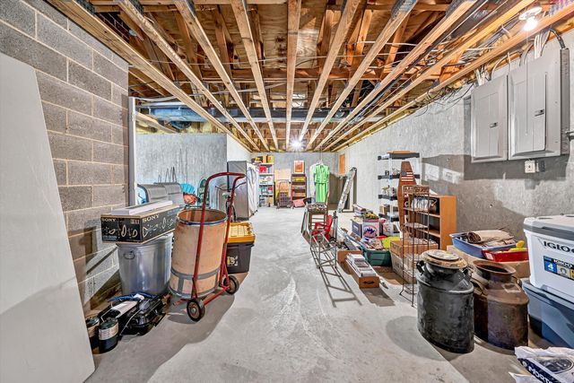 103 April LN, Vinton, VA 24179