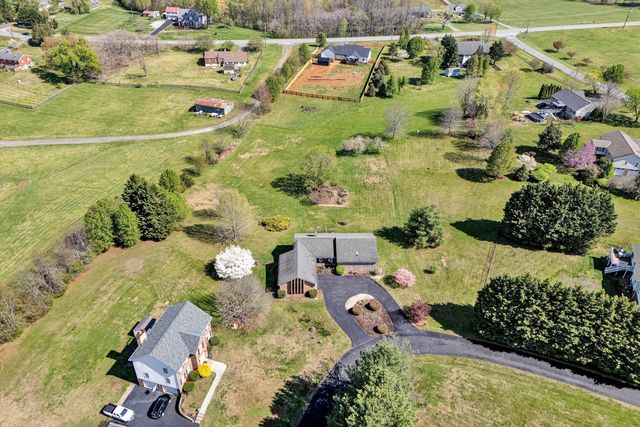 103 April LN, Vinton, VA 24179