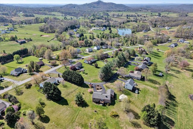 103 April LN, Vinton, VA 24179