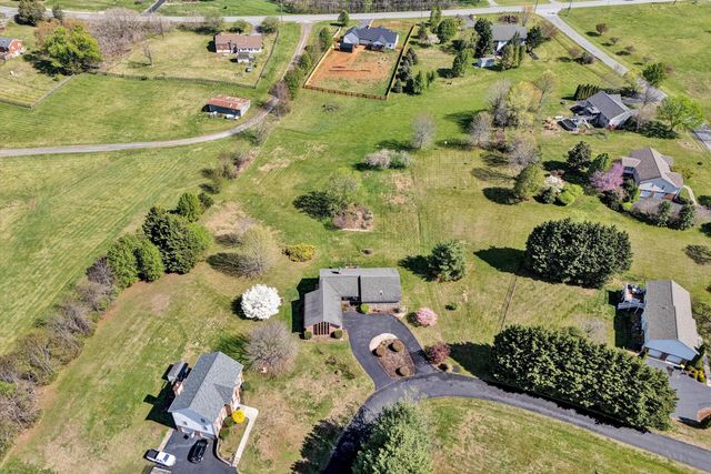 103 April LN, Vinton, VA 24179