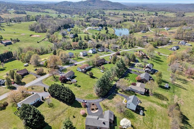 103 April LN, Vinton, VA 24179