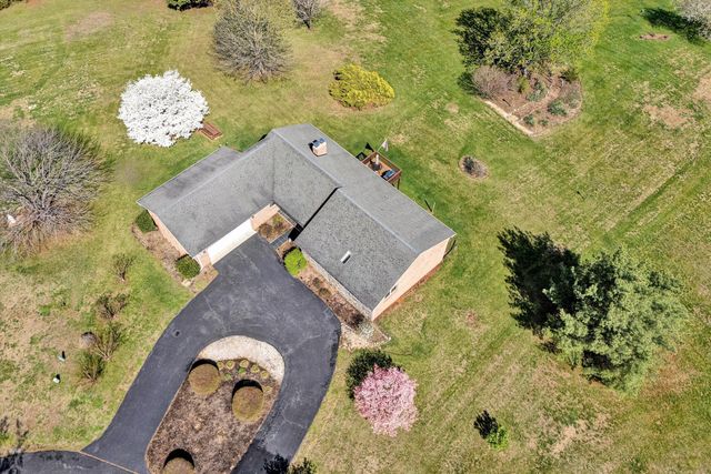 103 April LN, Vinton, VA 24179