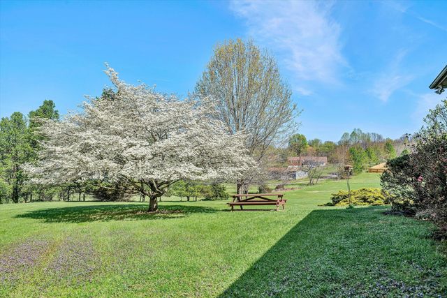 103 April LN, Vinton, VA 24179