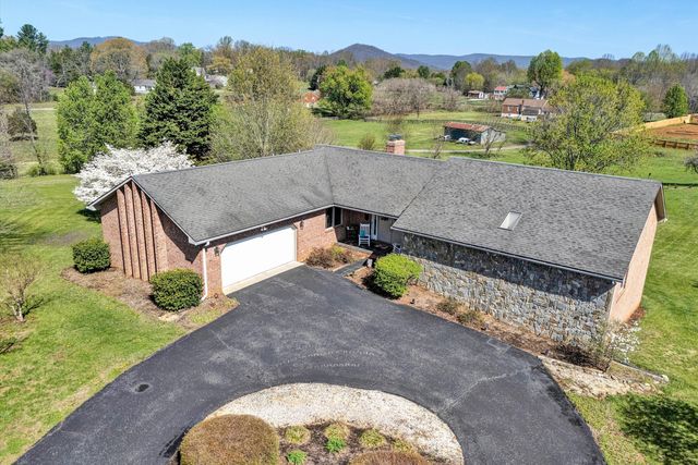 103 April LN, Vinton, VA 24179