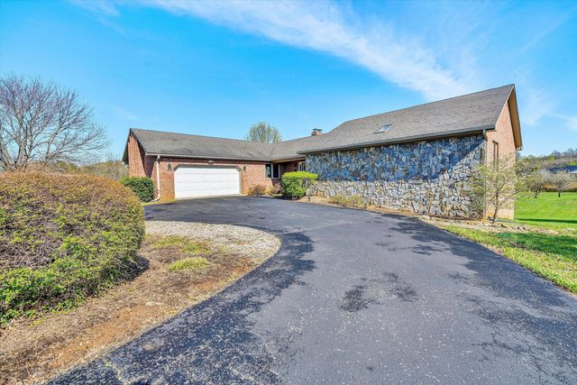 103 April LN, Vinton, VA 24179