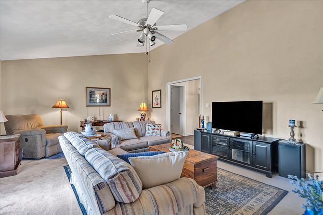 103 April LN, Vinton, VA 24179