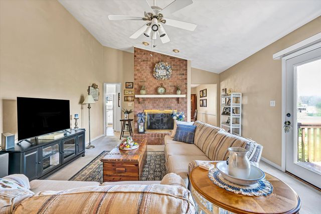 103 April LN, Vinton, VA 24179