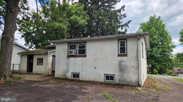 1043 CLEMMERS MILL RD, Schwenksville, PA 19473