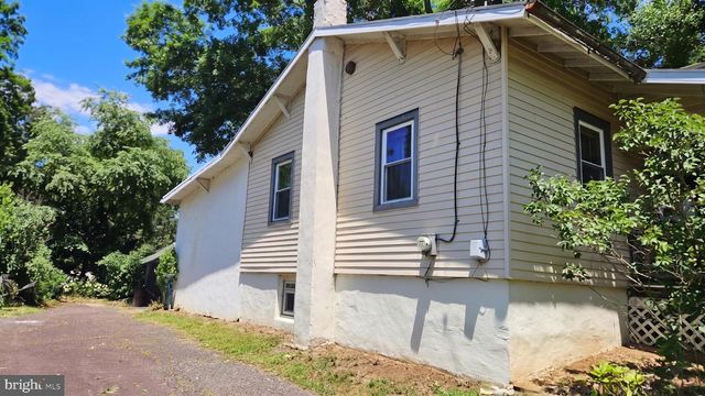1043 CLEMMERS MILL RD, Schwenksville, PA 19473