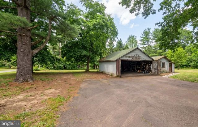 1043 CLEMMERS MILL RD, Schwenksville, PA 19473