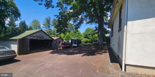1043 CLEMMERS MILL RD, Schwenksville, PA 19473