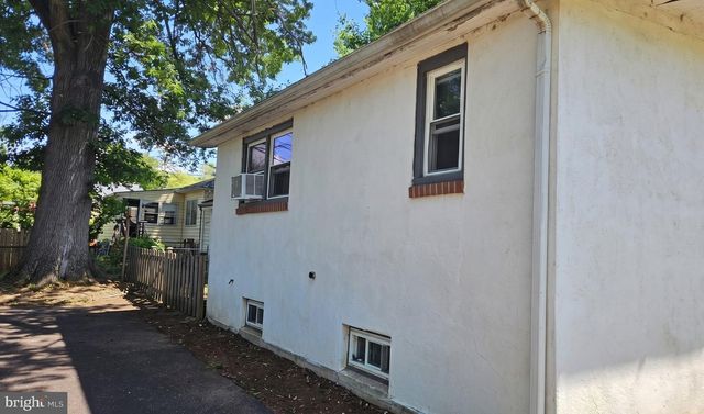 1043 CLEMMERS MILL RD, Schwenksville, PA 19473