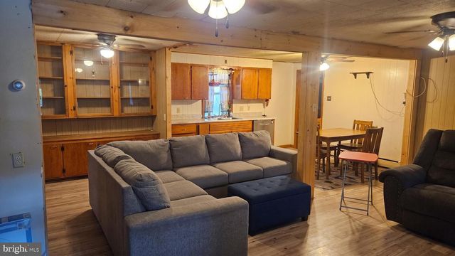 1043 CLEMMERS MILL RD, Schwenksville, PA 19473
