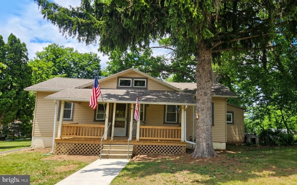 1043 CLEMMERS MILL RD, Schwenksville, PA 19473