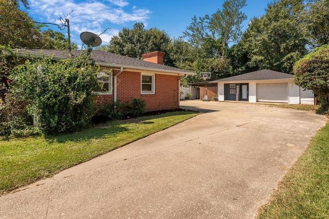 702 Presley Street S, Atmore, AL 36502