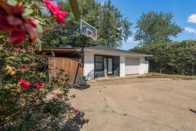 702 Presley Street S, Atmore, AL 36502