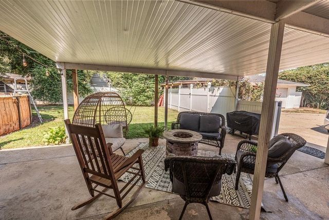 702 Presley Street S, Atmore, AL 36502