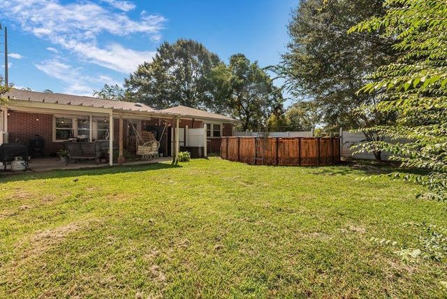 702 Presley Street S, Atmore, AL 36502