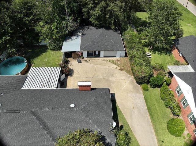 702 Presley Street S, Atmore, AL 36502