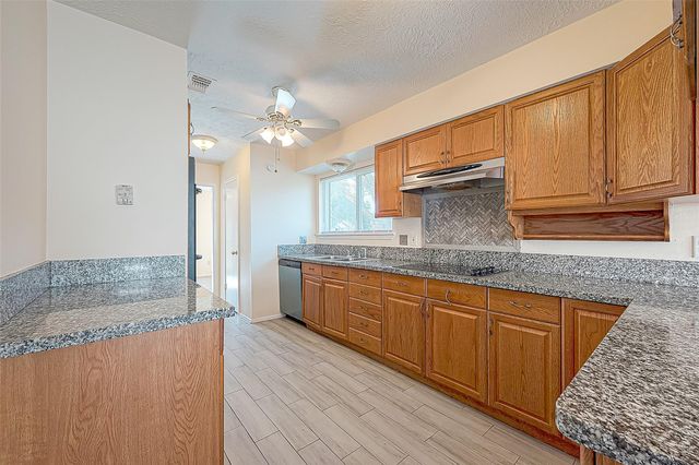 830 Kenforest, Missouri City, TX 77489