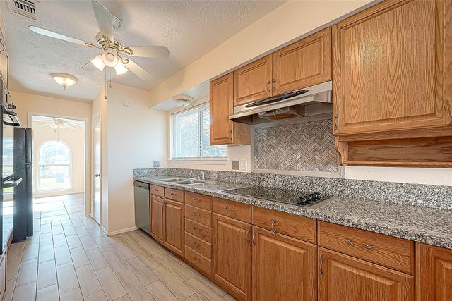 830 Kenforest, Missouri City, TX 77489