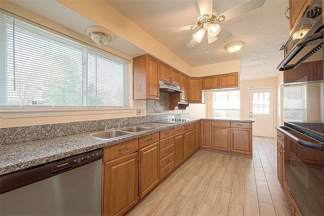 830 Kenforest, Missouri City, TX 77489