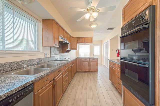 830 Kenforest, Missouri City, TX 77489