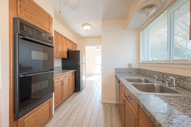 830 Kenforest, Missouri City, TX 77489