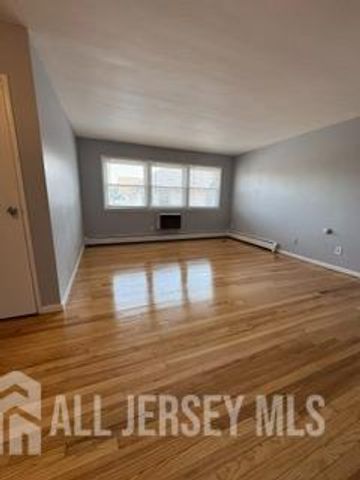 120 W 3 Avenue 26, Roselle, NJ 07203