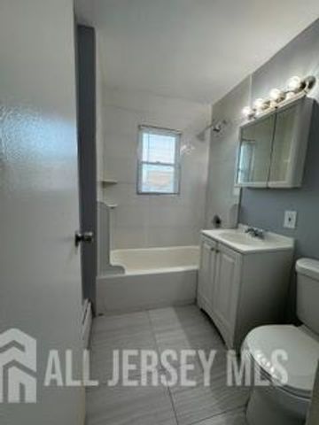 120 W 3 Avenue 26, Roselle, NJ 07203