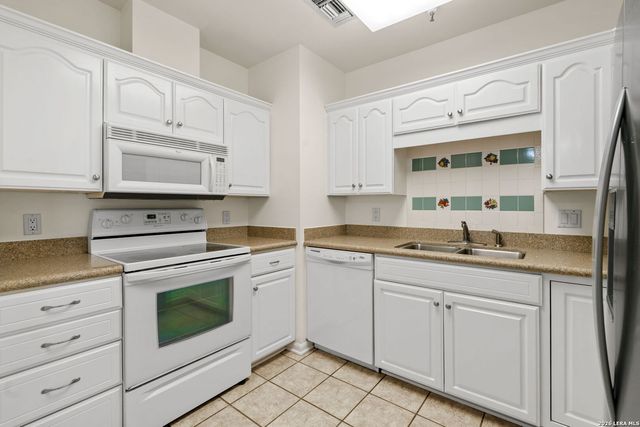 1 Towers Park Ln Apt 1810, San Antonio, TX 78209