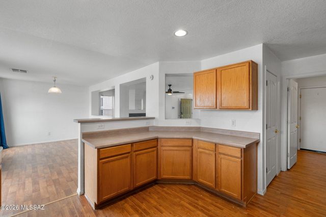 6956 S Goshawk Drive, Tucson, AZ 85756