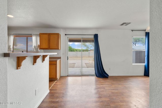 6956 S Goshawk Drive, Tucson, AZ 85756