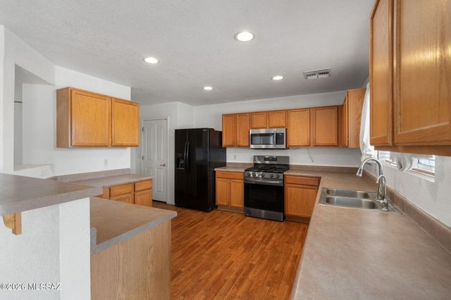 6956 S Goshawk Drive, Tucson, AZ 85756