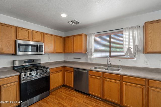 6956 S Goshawk Drive, Tucson, AZ 85756