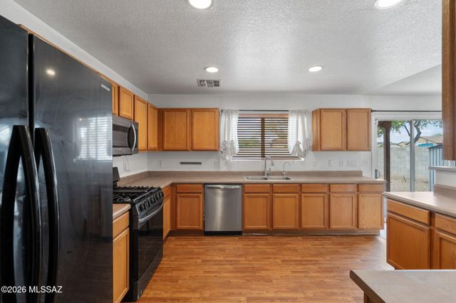 6956 S Goshawk Drive, Tucson, AZ 85756