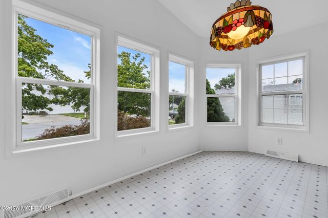 540 Momosa Drive, Whiting, NJ 08759