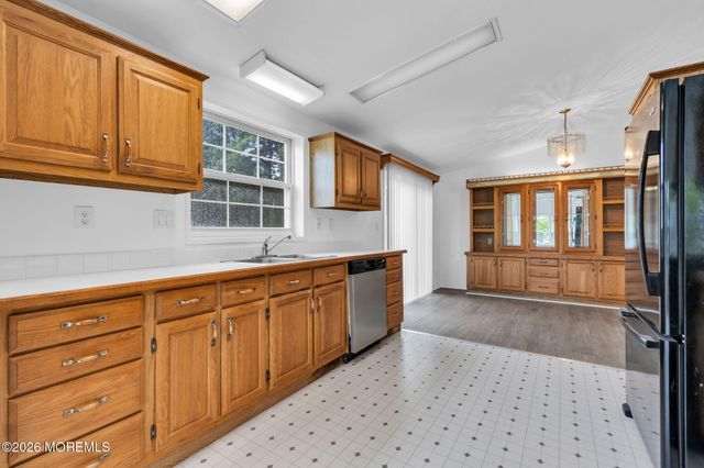 540 Momosa Drive, Whiting, NJ 08759