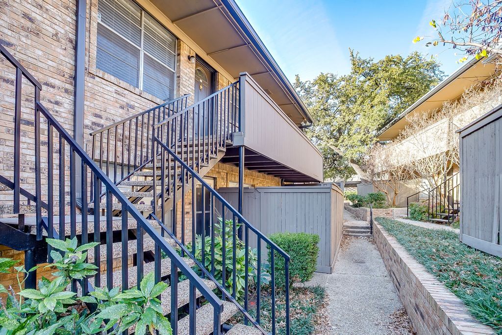 7929 Royal Lane 206, Dallas, TX 75230