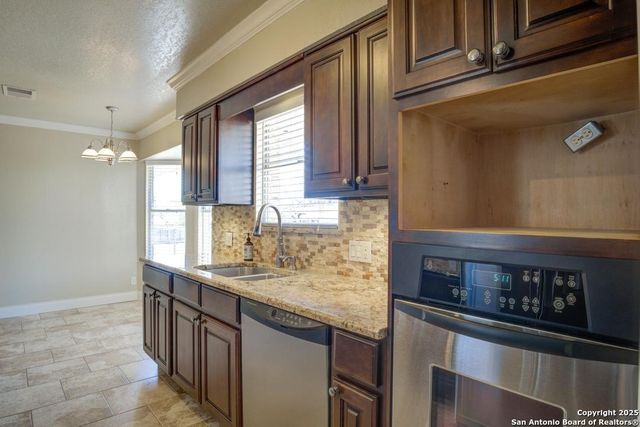154 Sprucewood, San Antonio, TX 78216