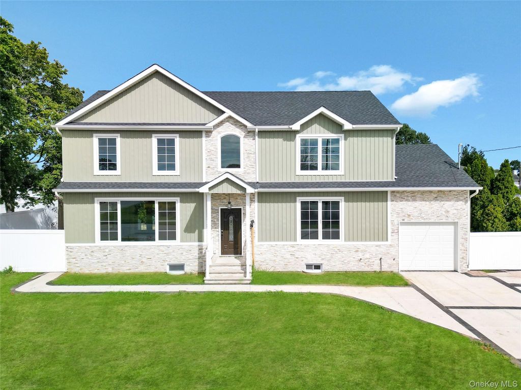 123 Cayuga Avenue, Deer Park, NY 11729