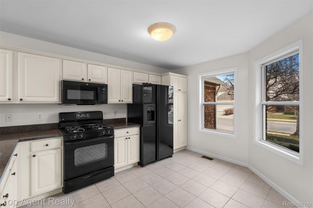 45505 Limerick Drive, Macomb Township, MI 48044