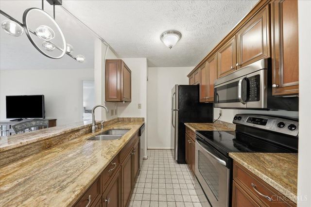 5983 Meadowcreek Drive, Milford, OH 45150