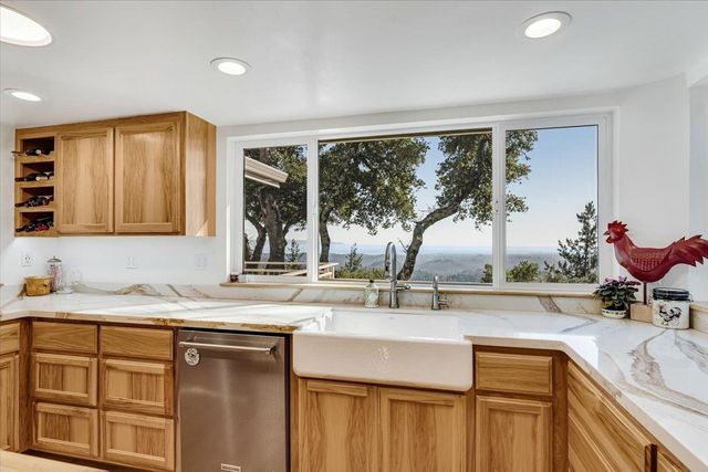 24854 Skyland Road, Los Gatos, CA 95033