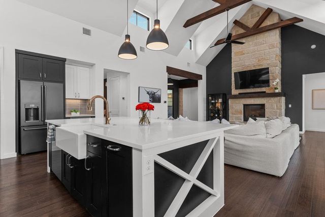 314 Hidden Beacon BND, Austin, TX 78738