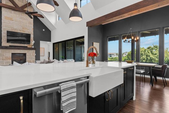 314 Hidden Beacon BND, Austin, TX 78738