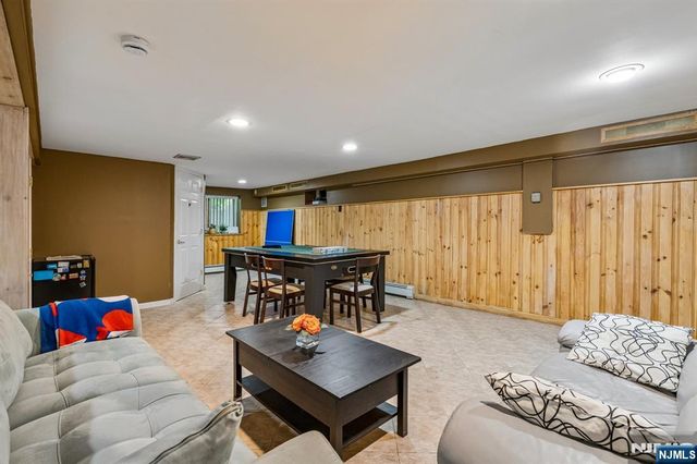 186 Laauwe Avenue, Wayne, NJ 07470
